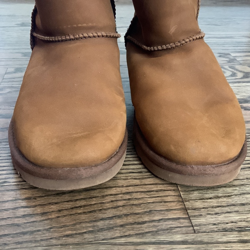 Ugg Chestnut Brown Leather Shearling Short Boot - Picture 2 of 8